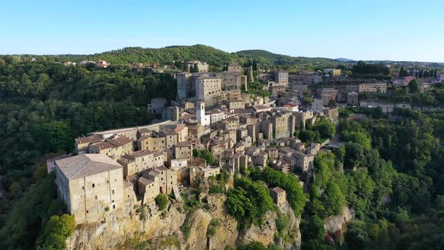 Sorano, a town built on a tuff rock, is one of the most beautiful city in Italy. Sorano as an ancient medieval hill town hanging from a tuff stone over the Lente River, Tuscany, Italy.