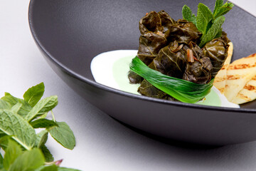 dolma with lamb in yogurt garnished with quince slices