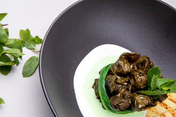 dolma with lamb in yogurt garnished with quince slices