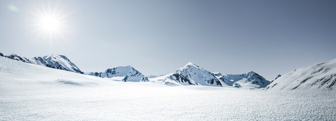 Fototapeta Hochalpine Alpengipfel mit Blauem Himmel im Winter obraz
