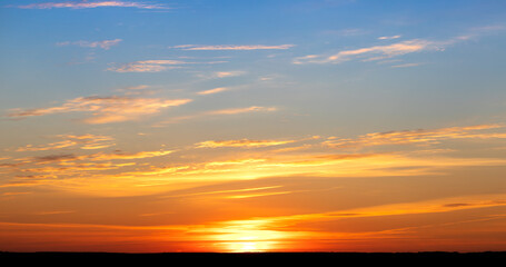 Fototapeta premium Dramatic sunset, the sun's rays shine through the clouds.