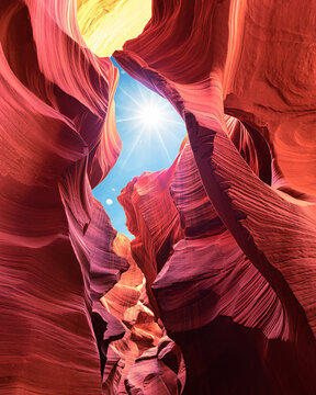 Antelope Canyon im Navajo Reservation bei Page, Arizona USA. Artwork and travel concept.
