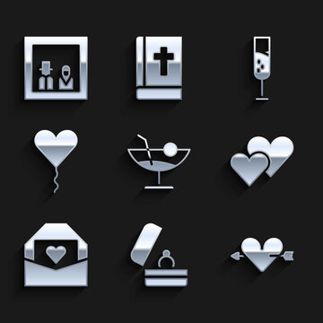 Set Cocktail, Wedding rings, Amour with heart and arrow, Heart, Envelope Valentine, Balloon form of, Glass champagne and Family photo icon. Vector