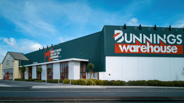 Bunnings Warehouse in New Lynn