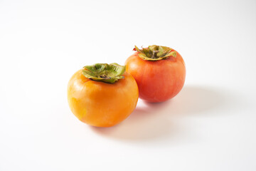 日本の柿を白背景で