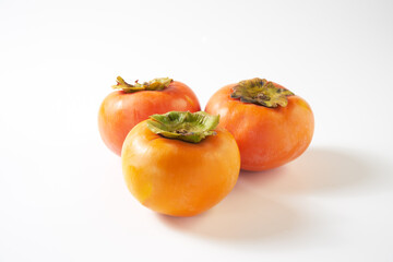 日本の柿を白背景で