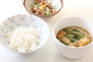 ご飯と味噌汁