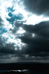 コントラスト強めの空