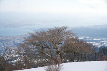 雪山と琵琶湖