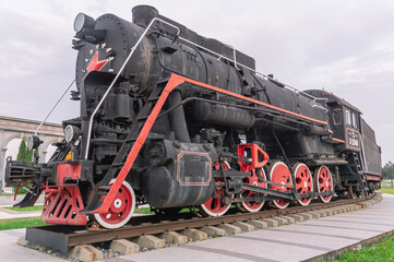 An old Soviet mainline freight locomotive. A steam locomotive that participated in World War II. The most massive steam locomotive in the USSR. Steam engines.