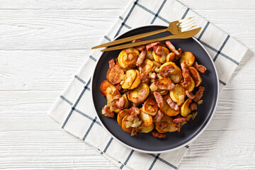 Bratkartoffeln, german potato with bacon and onion