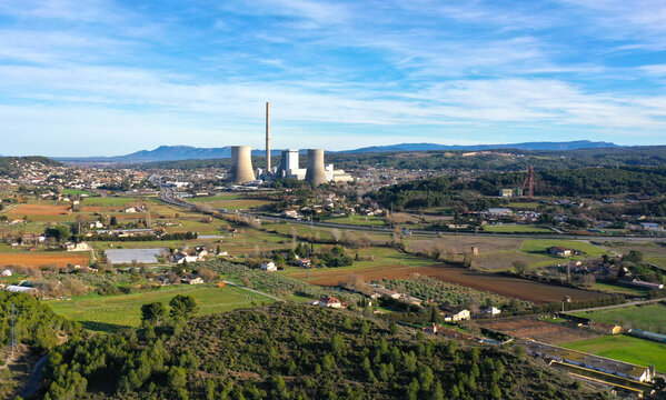 centrale  électrique à charbon de Gardanne vu par drone: pollution, énergie,  