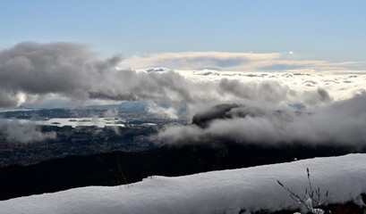 Mont Caume sous la neige à Toulon  La rade blanche