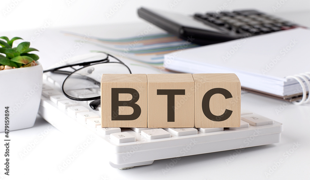 Aufkleber btc wooden block on the keyboard with chart and calculator