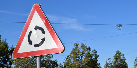 Icono de señal de tráfico en rotonda. 