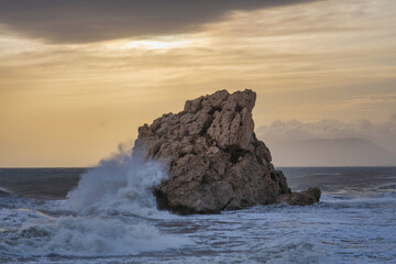 olas en el mar mediterraneo
