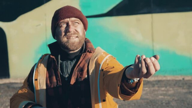A beggar gets money from a stranger and thanks him