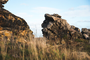 Granit Felsen Wände bei der Teufelsmauer Weddersleben im Harz Gebirge in Deutschland 