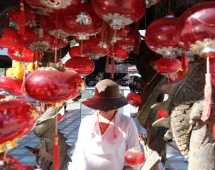 Fototapeta premium Asian women traveling on summer vacation