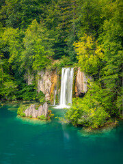 Fototapeta na wymiar Last sunlight lights up the pure water waterfall on Plitvice National Park. Colorful spring panorama of green forest with blue lake. Great countryside view of Croatia, Europe.