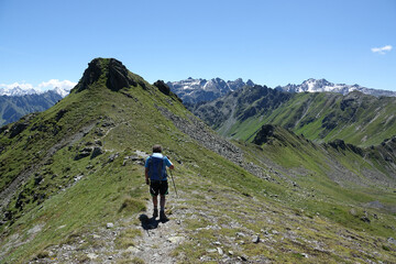 Fototapeta na wymiar Abstieg vom Riedkopf im Montafon