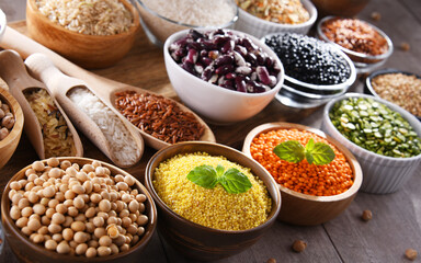 Composition with different kinds of dry food products