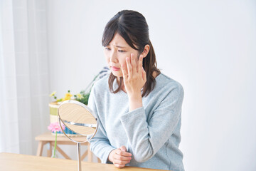女性　美容　肌トラブル