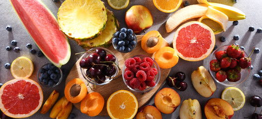 Composition with a variety of fresh culinary fruits
