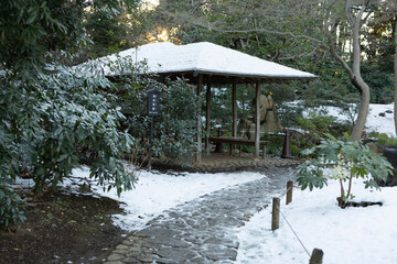 六義園　滝見茶屋　雪の日