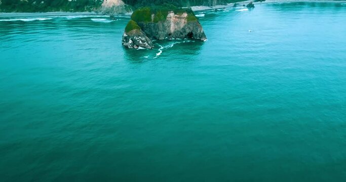 Aerial Panning Beautiful Shot Of Green Natural Rocks, Drone Flying Over Ocean Water - Ruby Beach, Washington