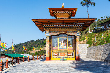 Obraz premium Buddhist pagoda with statue of Guru Rinpoche in Samdrup Jongkhar, East Bhutan, Asia