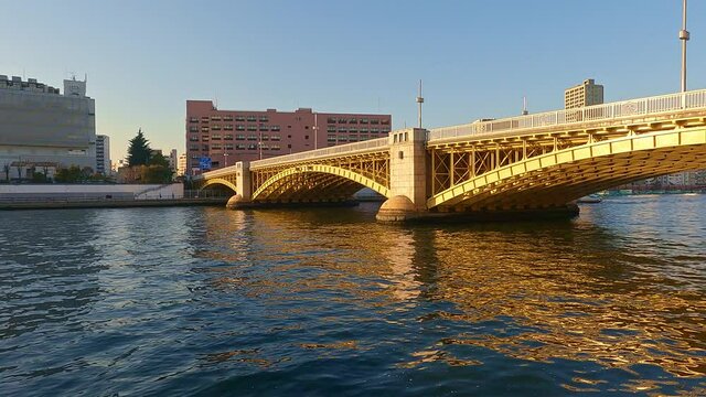 蔵前エリア　蔵前橋　隅田川　遊覧船　夕景