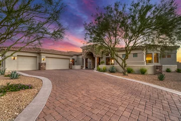 Photo sur Plexiglas Arizona Une maison de luxe au coucher du soleil