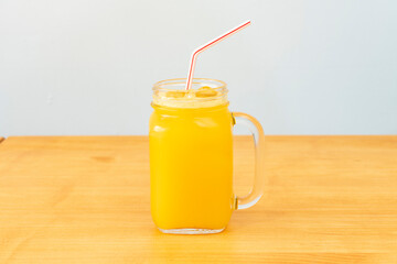 As a good citrus fruit, passion fruit juice is rich in a wide range of vitamins such as thiamine, riboflavin, retinol and niacin