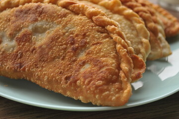 homemade apple pie with cinnamon