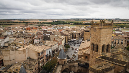 Olite and its castle were the residences of the kings and queens of the kingdom of Navarre until its union with Castile in the 16th century.