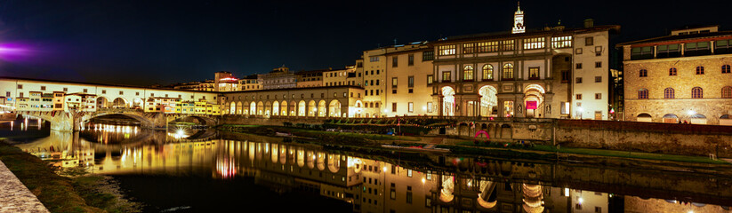Fototapeta na wymiar Ponte Vecchio - Alte Brücke in Florenz