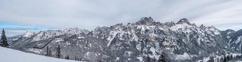 Winterpanorama Tannheimer Berge von Aggenstein bis Schneidspitze