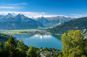 Fototapeta na wymiar Ship sails over the idyllic lake Zell am See in a summer alpine landscape in the Salzburger Land, Zell am See, Austria, Europe