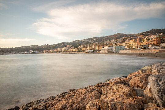 Varazze, comune del parco del Beigua, affacciato sul mar Ligure, &egrave; meta di turismo estivo ed invernale. 