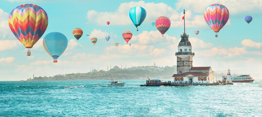 Fototapeta Hot air balloon flying over spectacular Maiden's Tower in istanbul, Turkey (KIZ KULESI - USKUDAR) obraz