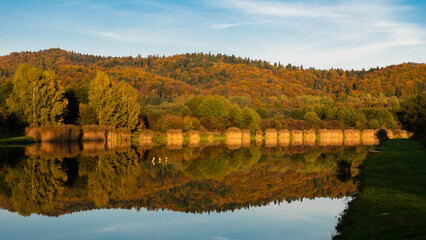 Jesień nad stawem w Bieszczadach. Autumn by the pond in the Bieszczady Mountains. - obrazy, fototapety, plakaty