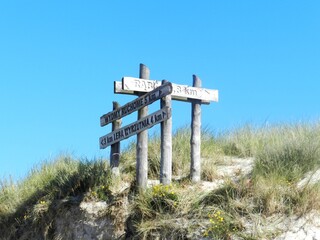 Signpost in the dunes. The Blatitz Sea. Direction Łeba. - obrazy, fototapety, plakaty