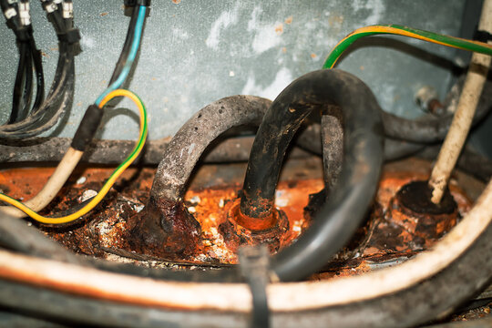 Control cabinet for rusted wires of industrial elevators
