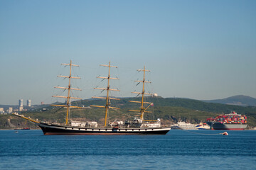 sea and ship