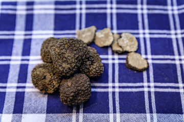 Naklejka premium Whole and sliced black truffles at a shop in San Sebastian, Basque Country Spain