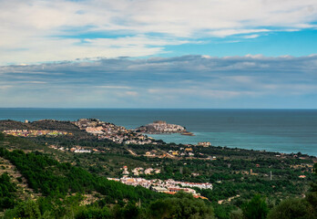 Obraz premium Peniscola from the Sierra de Irta Natural Park in the Spanish Mediterranean
