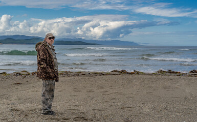  Contented old man in a relaxed atmosphere enjoying a vacation by the sea. Mature retiree contemplating the sea: imagination and vision for the future.