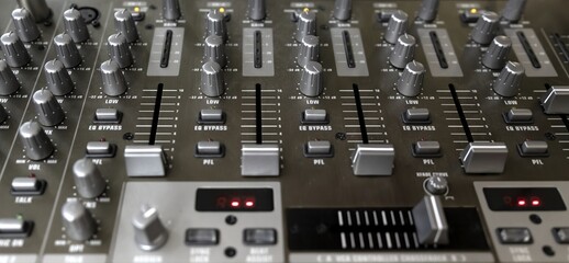 High performance stereo music mixer table