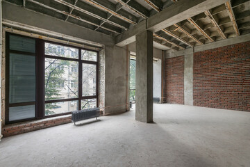A room with large windows, prepared for finishing the walls and ceiling.